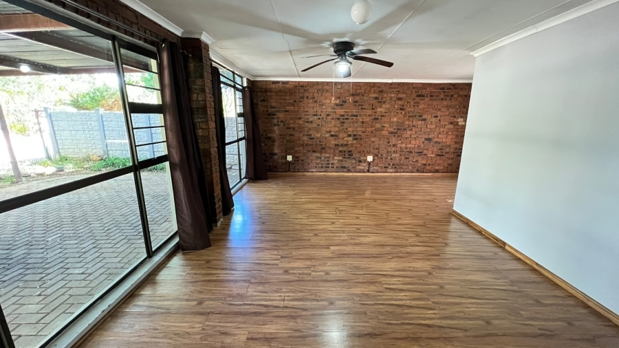 3 Bedroom Property for Sale in Langenhovenpark Free State